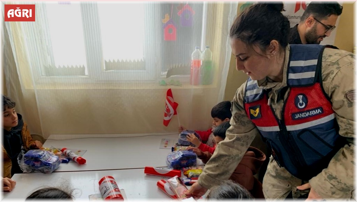 Jandarmadan ilkokul öğrencilerine 'Mahremiyet' eğitimi