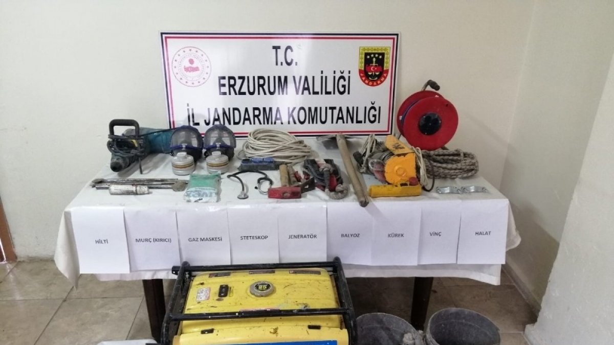 Jandarmadan kaçak kazı yapanlara suç üstü