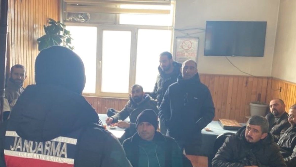 Jandarmadan "Kapı Kapı Jandarma" Projesi Kapsamında Siber Farkındalık eğitimi