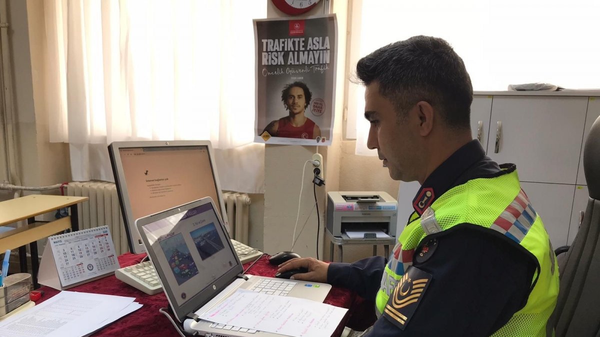 Jandarmadan, öğrencilere online trafik eğitimi