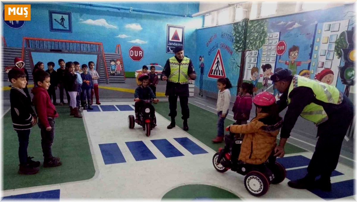 Jandarmadan öğrencilere trafik eğitimi