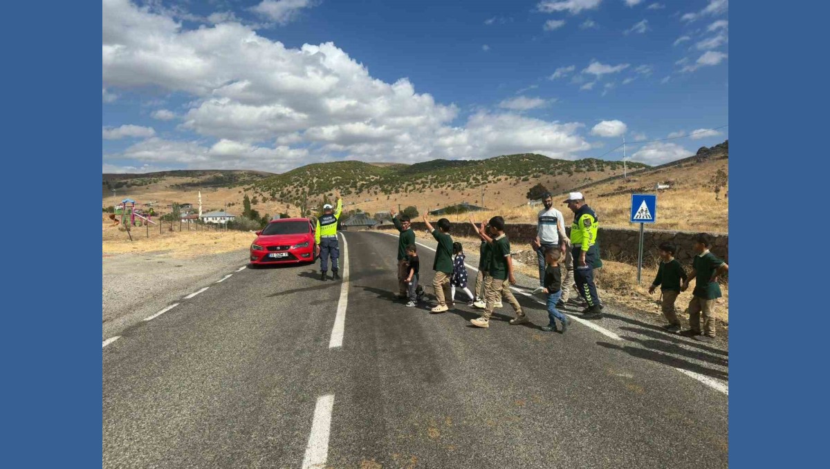 Jandarmadan öğrencilere trafik eğitimi