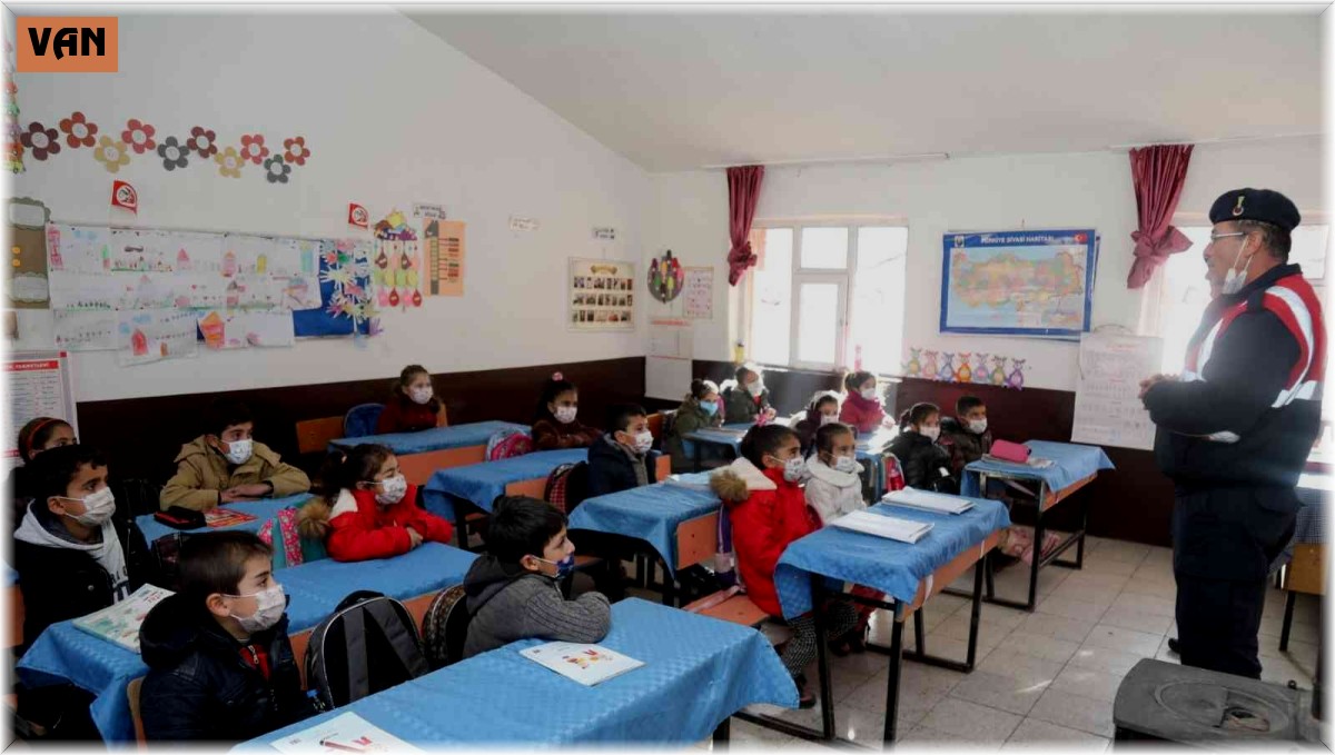 Jandarmadan öğrencilere trafik eğitimi