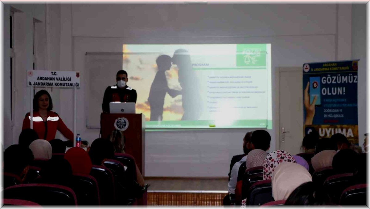 Jandarmadan öğrencilere uyuşturucuyla mücadele eğitimi