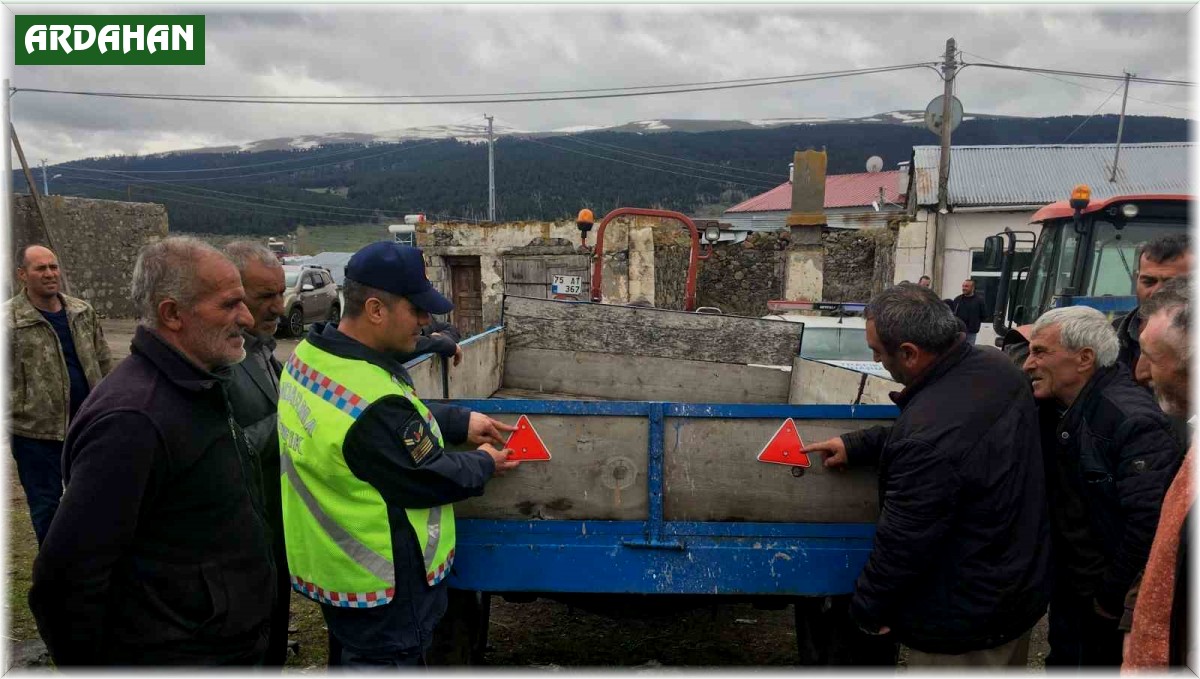 Jandarmadan reflektör uyarısı