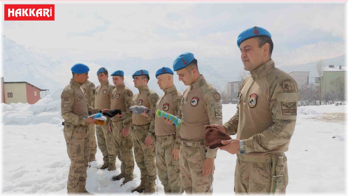 Jandarmaya yürekleri ısıtan hediye