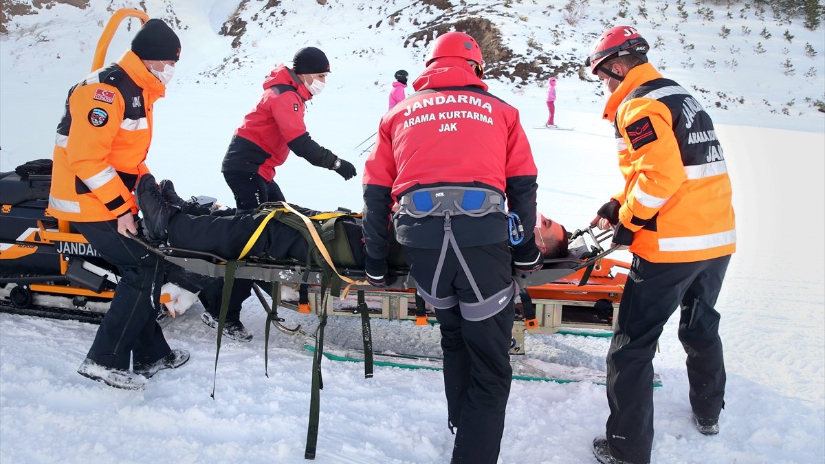 JÖAK ve JAK timleri Palandöken'deki turistlerin güvenliği için "daima göreve hazır"