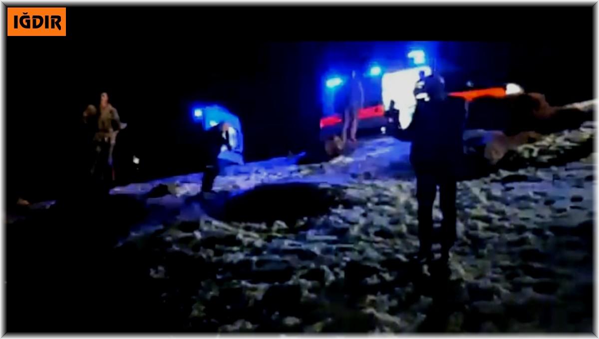 Kaçak göçmenleri taşıyan minibüs kaza yaptı: 3 yaralı