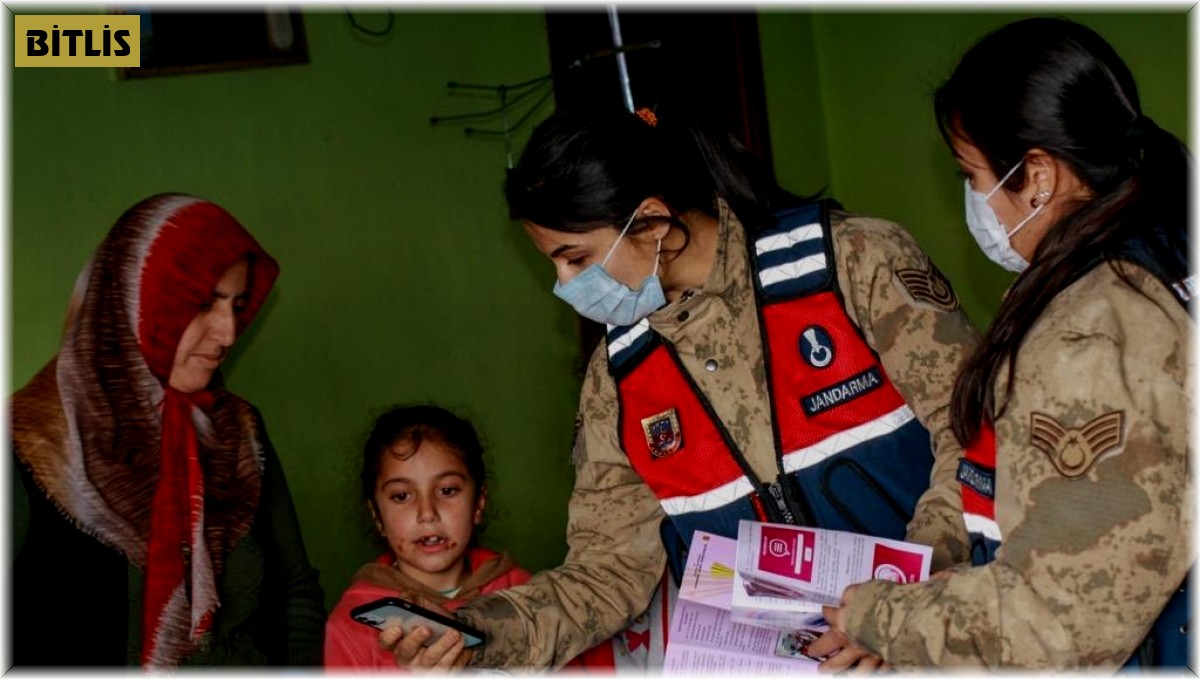 Kadın askerlerden KADES tanıtımı