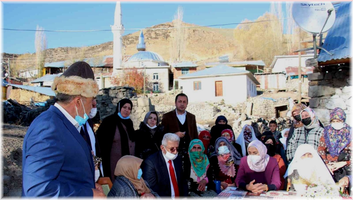 Kadın çiftçiler kadın vekilden süt sağım makinesi istedi