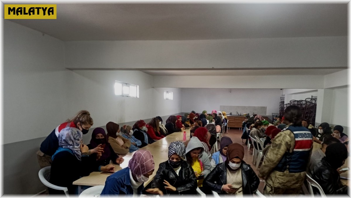 Kadın işçilere KADES bilgilendirmesi