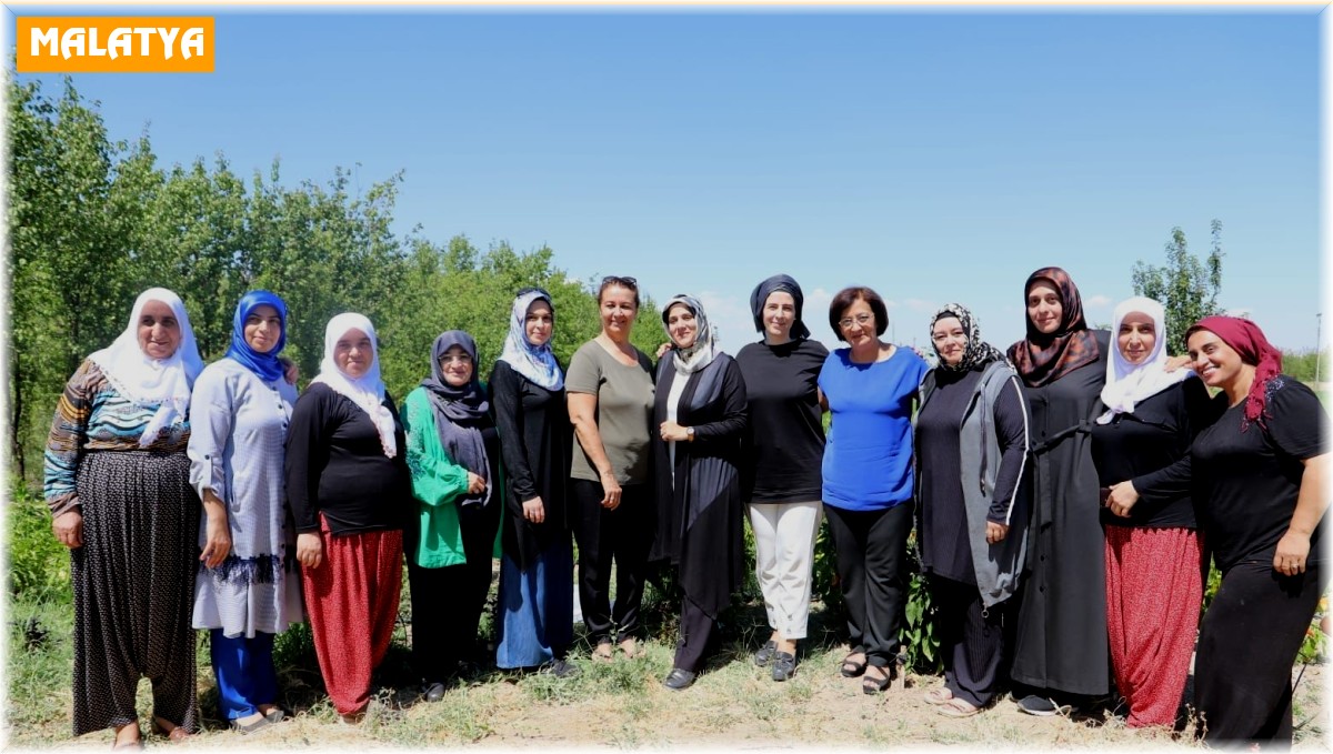 Kadın muhtarlardan üretim yapan kadınlara destek