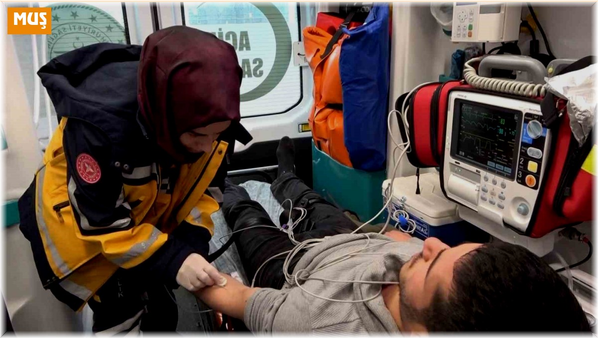 Kadın paramedikler, zorlu yollarda özveriyle hayat kurtarıyor