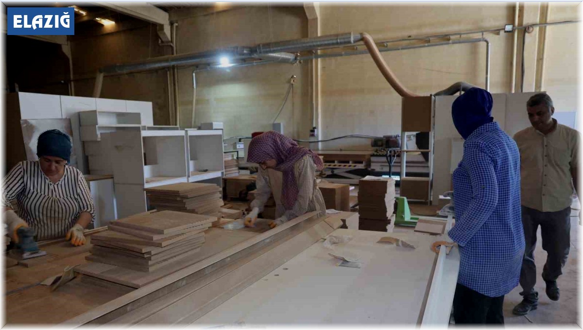 Kadın ustalar mobilya endüstrisinde erkeklere taş çıkarıyor