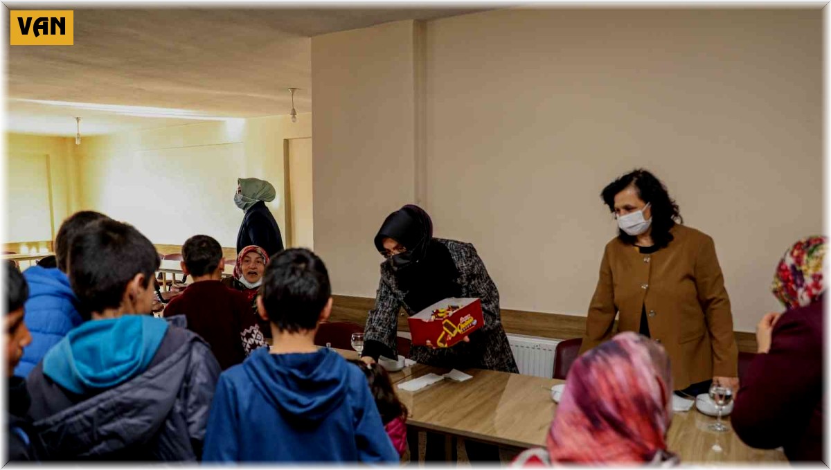 Kadın ve Aile Hizmetleri Dairesi Başkanlığı Eminpaşalı kadınlarla bir araya geldi