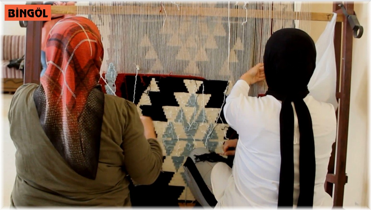 Kadınlar, asırlık dokuma kilim geleneğini yaşatmaya çalışıyor