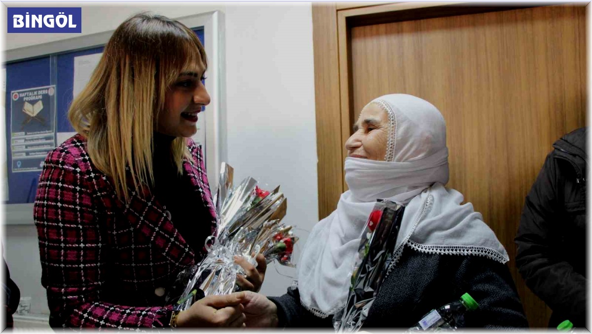 Kadınlar Günü'nde depremzedeler unutulmadı
