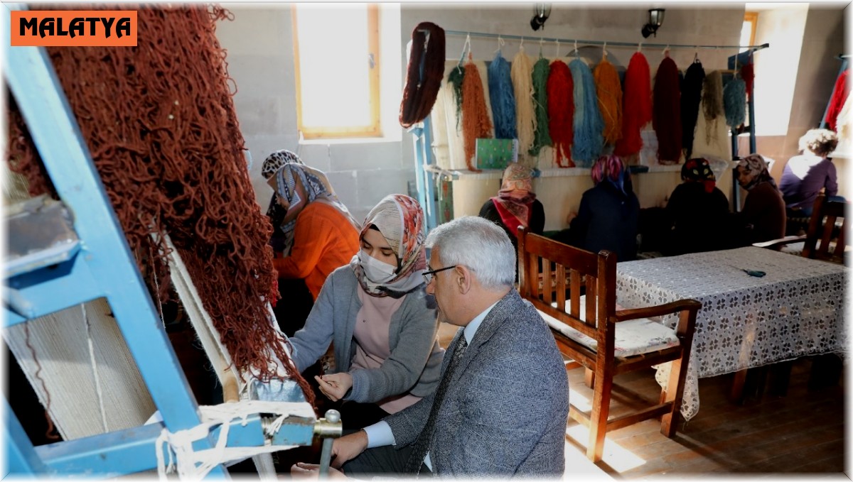 Kadınlar hem öğreniyor hem de ev ekonomilerine katkı sağlıyor