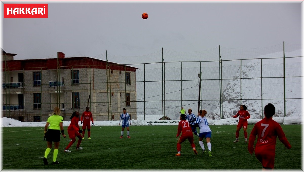 Kadınlar Süper Ligi: Hakkarigücü Spor: 4 - Adana İdman Yurdu: 0