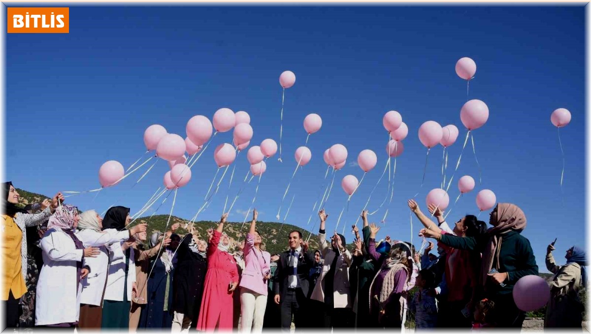 Kadınlara meme kanseri ile ilgili bilgiler verildi
