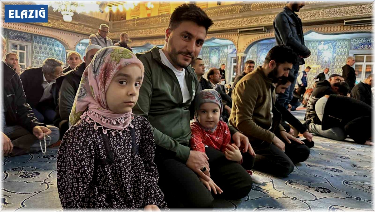 Kadir Gecesi'nde vatandaşlar camilere akın etti