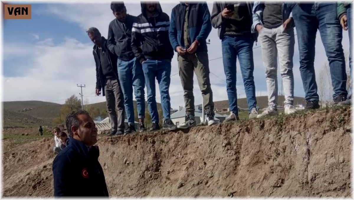 Kafası bidona sıkışan köpek kurtarıldı