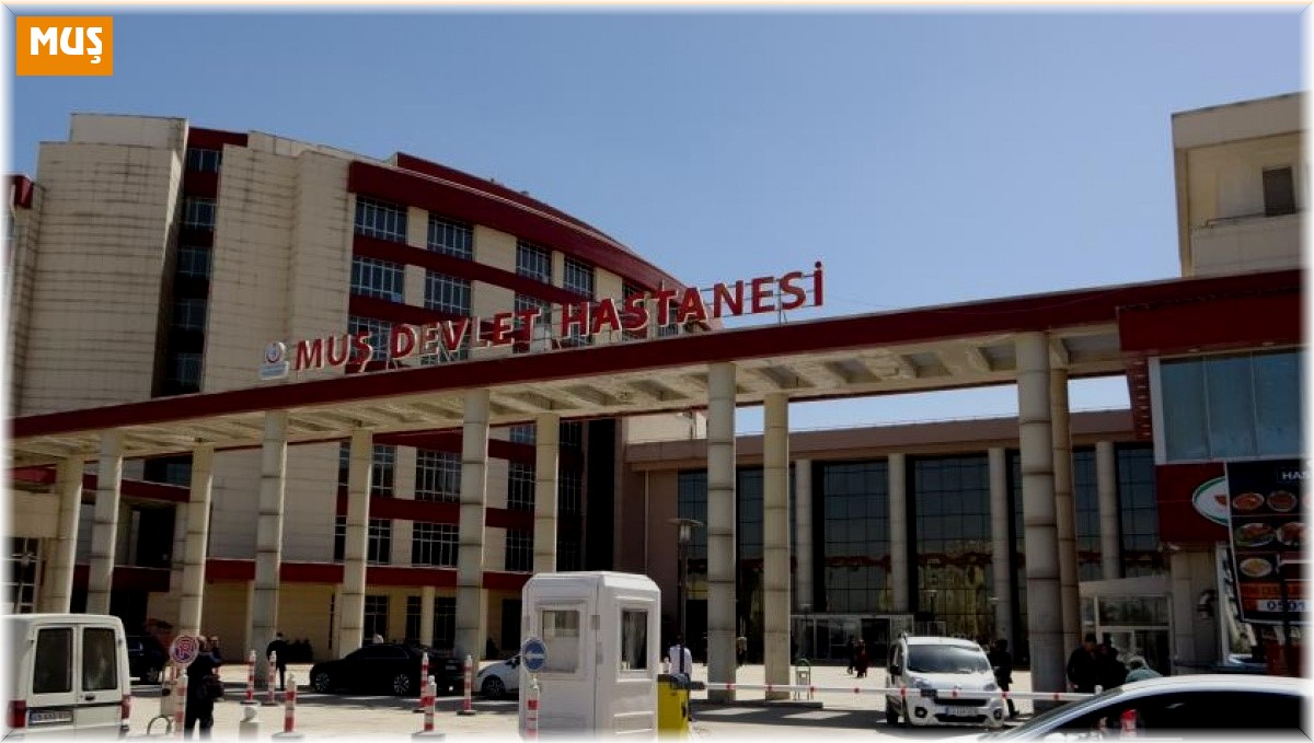 Kafasına kale direği düşen çocuk ağır yaralandı