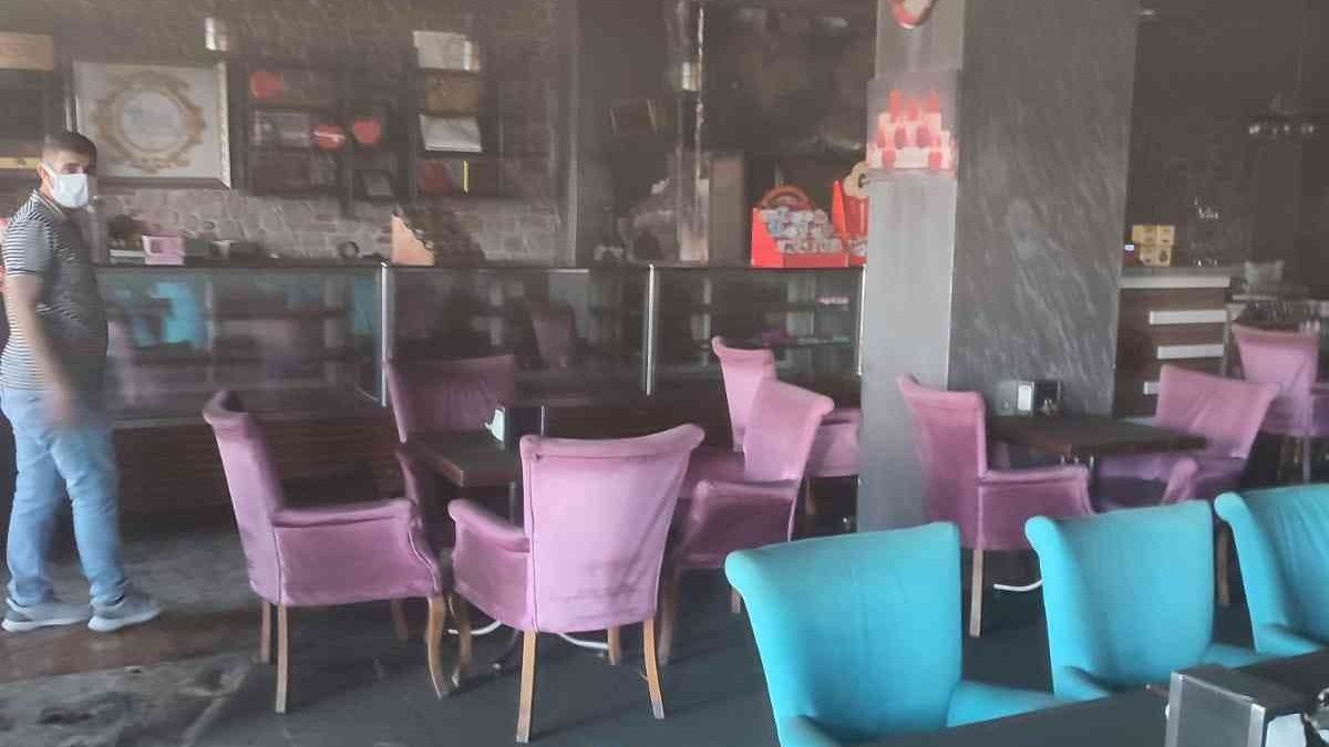 Kafede korkutan yangın