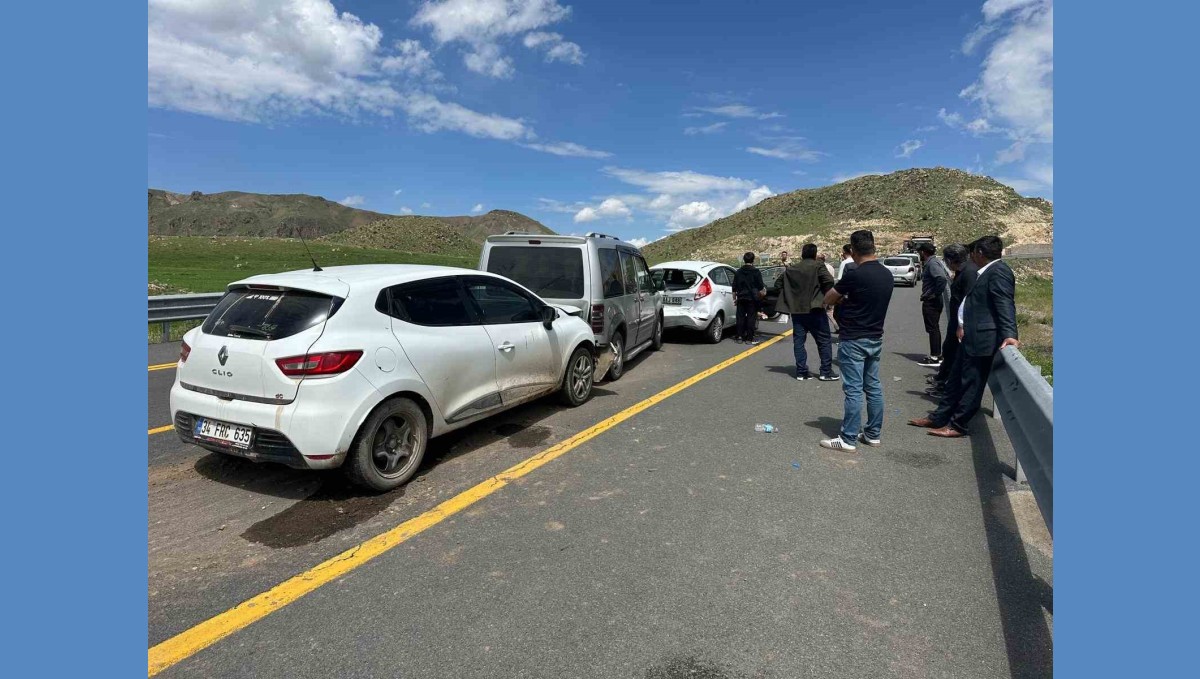 Kağızman'da cenaze konvoyunda kaza: 1 yaralı