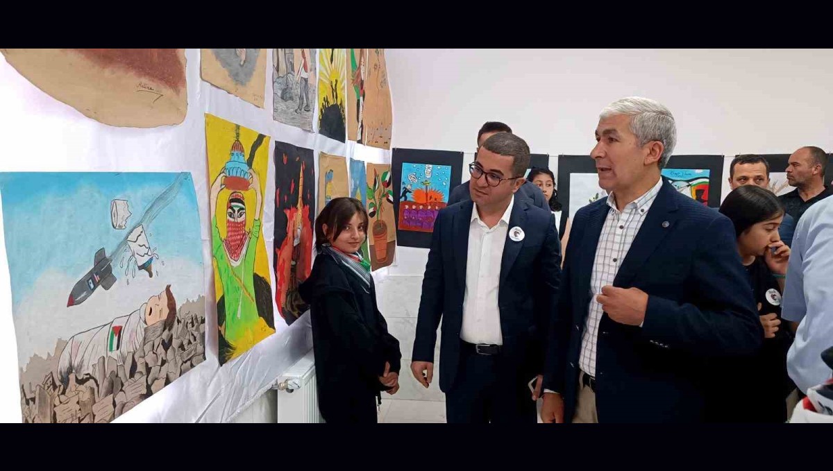 Kağızman'da 'Filistin' temalı resim sergisi açıldı