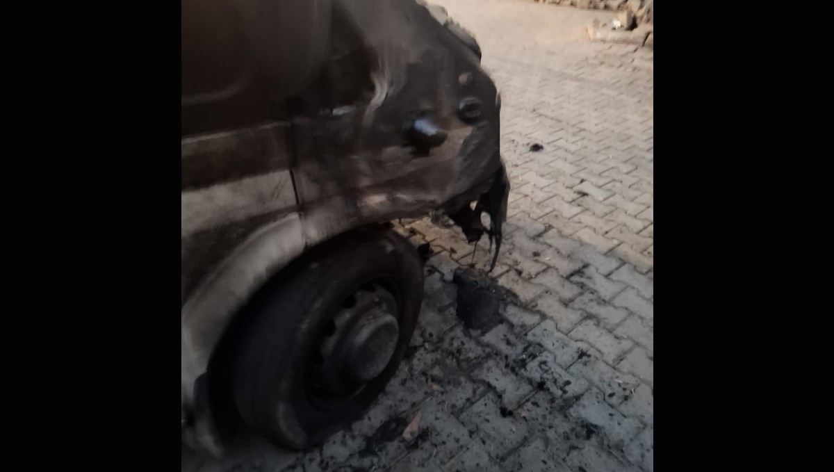 Kağızman da park halindeki 1 araç yandı