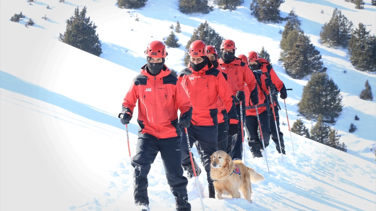 Kahraman Mehmetçik, hayat kurtarmak için zor koşullarda eğitim alıyor