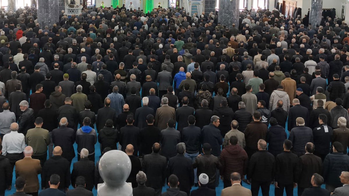 Kahramanmaraş'taki okul saldırısında ölen 9 kişi için Ağrı'da gıyabi cenaze namazı kılındı