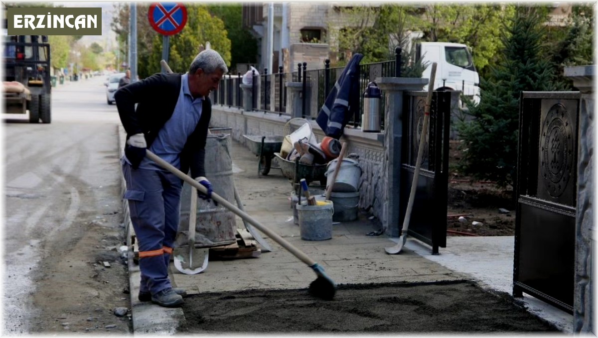 Kaldırım yenileme çalışmaları devam ediyor