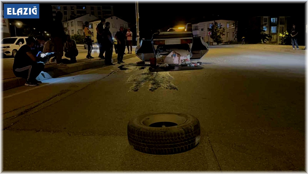 Kaldırıma çarpan otomobilin tekeri koptu, takla atıp ters yöne uçtu