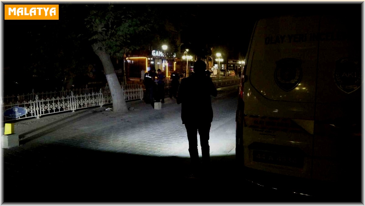 Kaldırımda yürürken topuğunda vuruldu