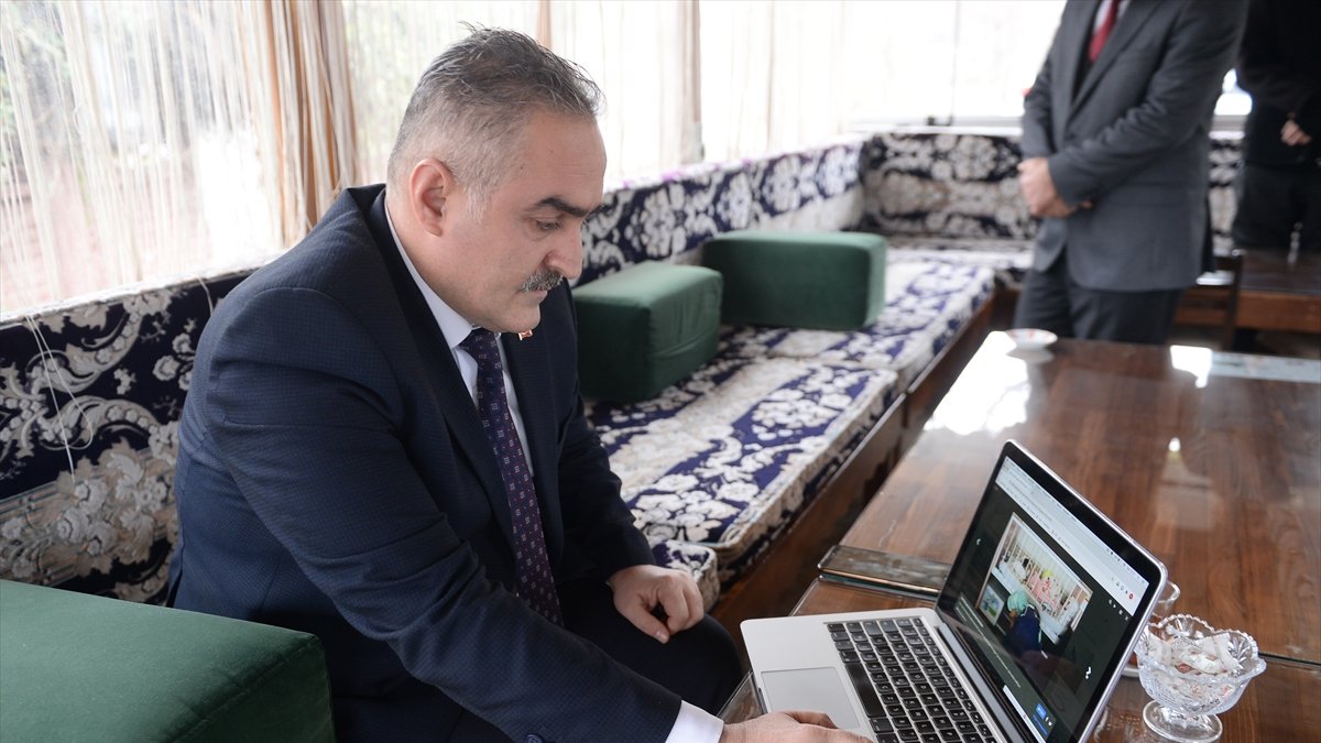 Kale Belediye Başkanı Murat Koca, AA'nın 'Yılın Fotoğrafları' oylamasına katıldı