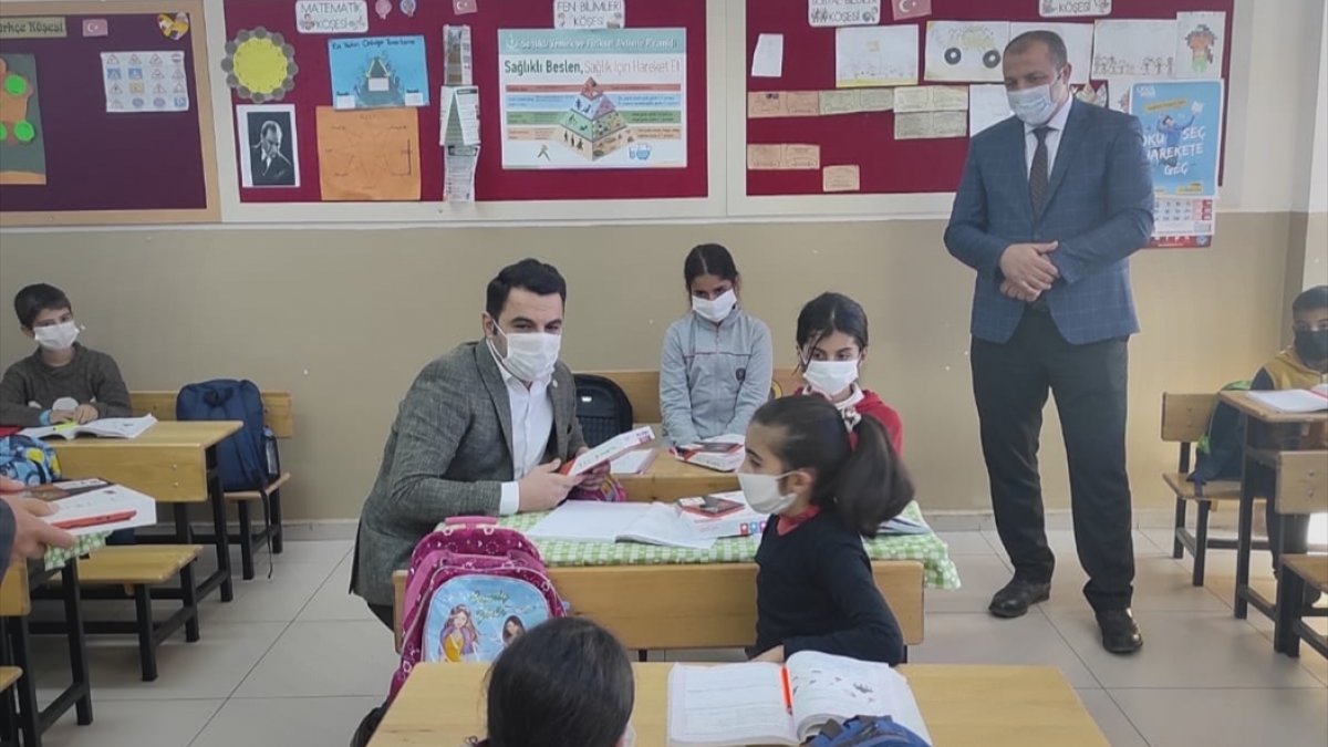 Kale Kaymakamı Bıçak'tan okullara ziyaret