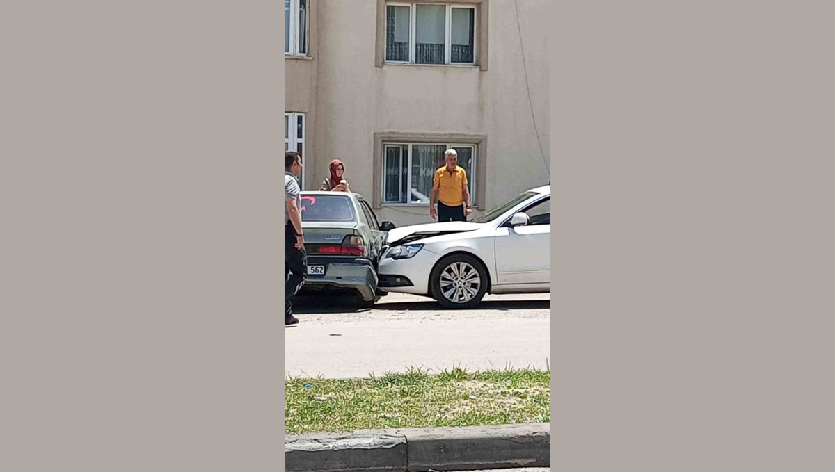 Kalp krizi geçiren sürücü zincirleme kazaya neden oldu