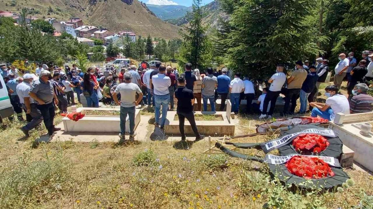 Kalp krizi geçiren Tarım ve Orman Müdürü memleketinde toprağa verildi