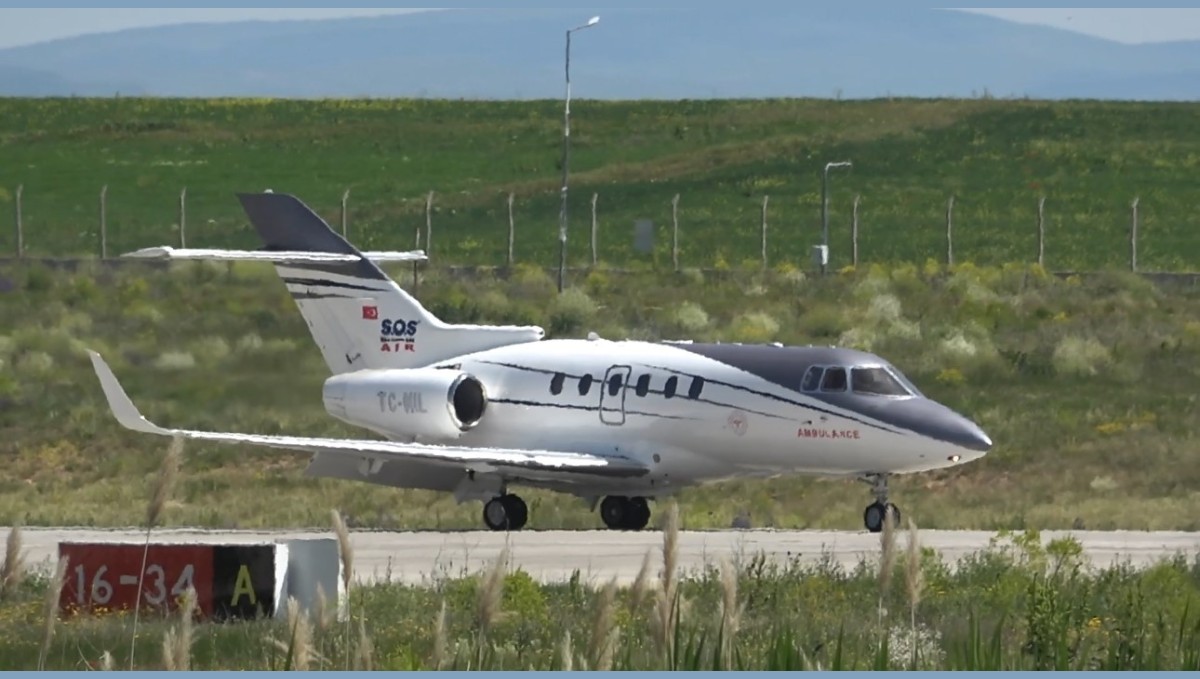 Kalp yetmezliği bulunan 10 aylık bebek uçak ambulansla Ankara'ya sevk edildi