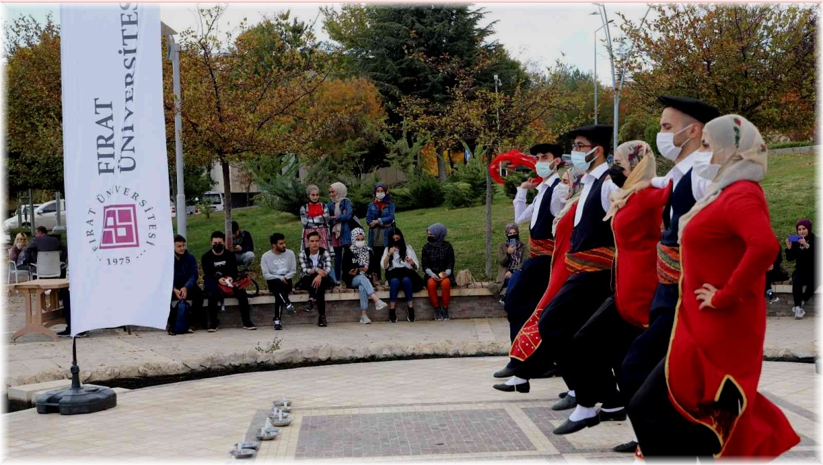Kampüste öğrenciler halk oyunları ile gönüllerince eğlendi