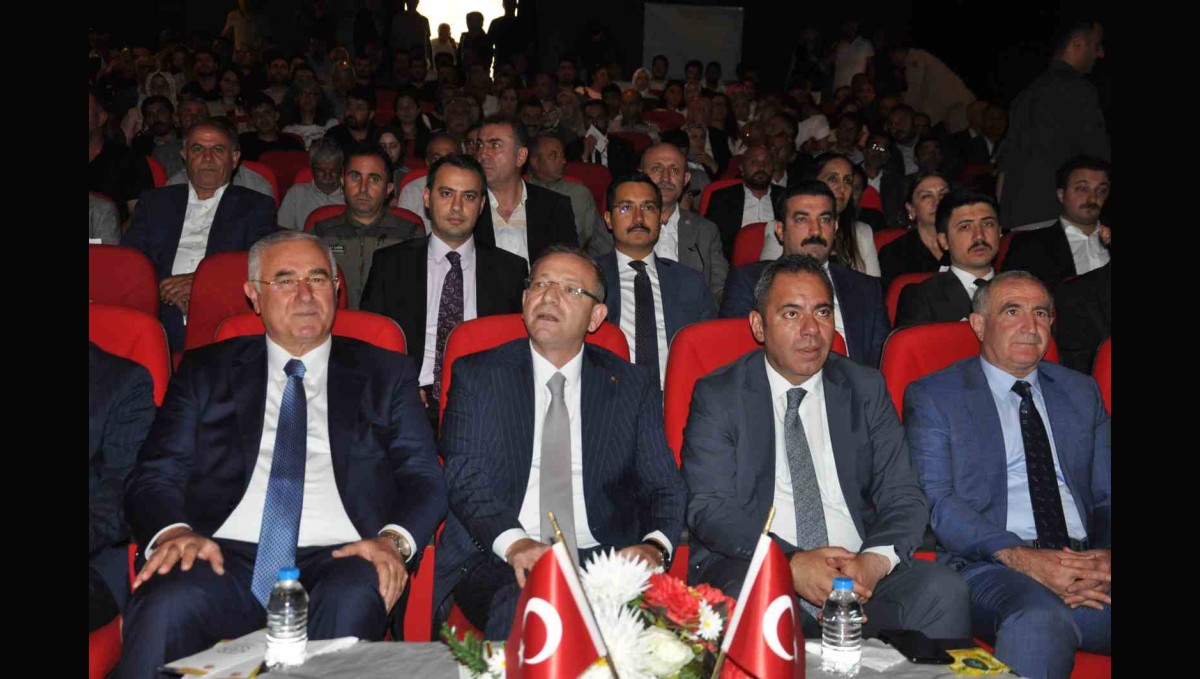 Kamu Başdenetçisi Mehmet Akarca Karslılarla buluştu