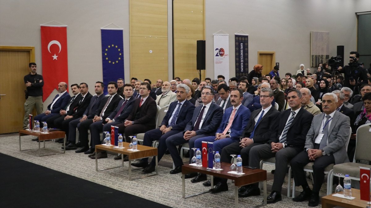 Kamu Başdenetçisi Şeref Malkoç 'Ombudsman Erzincanlılarla Buluşuyor' programına katıldı