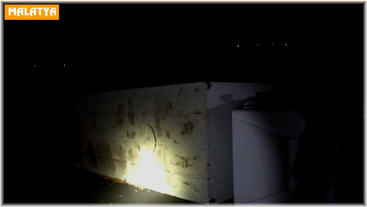 Kamyon altında feci ölüm