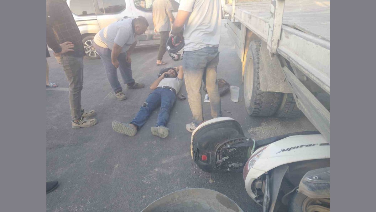 Kamyon ile motosiklet çarpıştı: 1 yaralı