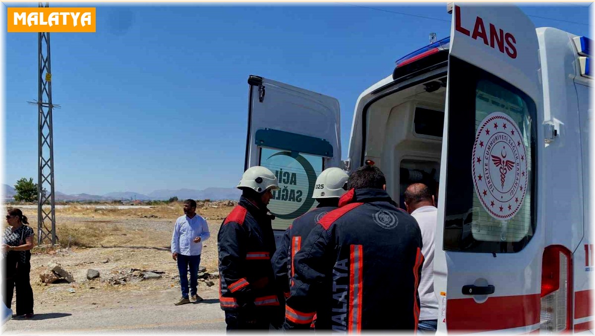 Kamyonet ile otomobil çarpıştı: 3 yaralı