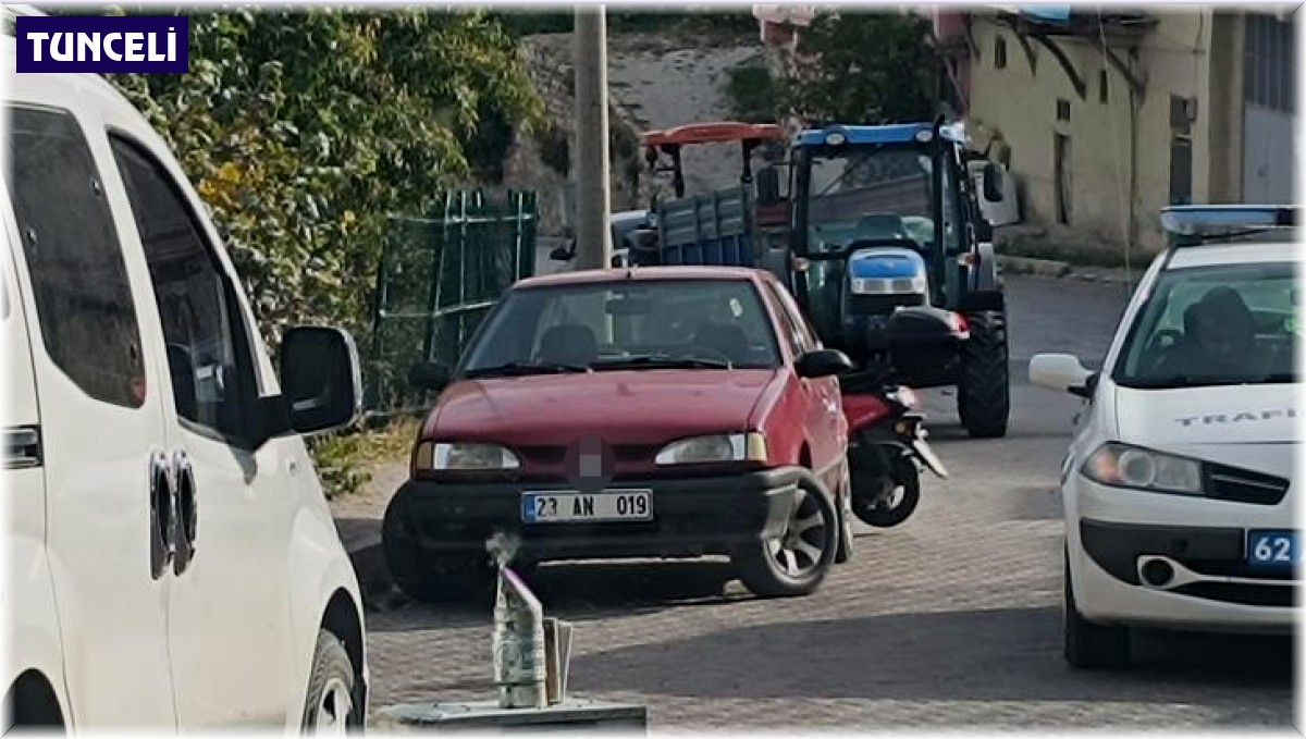 Kamyonetin kasasından düşen kovandan çıkan arılar mahalleyi istila etti