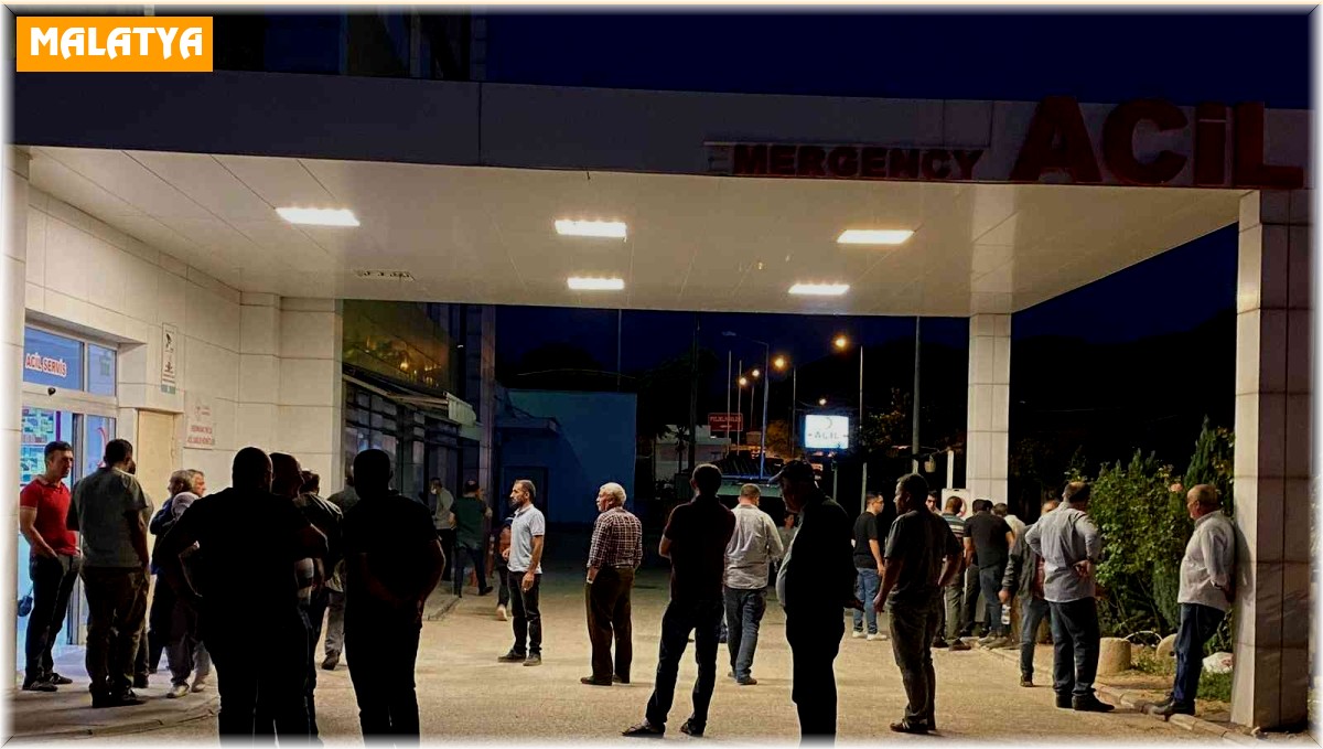 Kamyonetle otomobil çarpıştı: 1 ölü, 4 yaralı