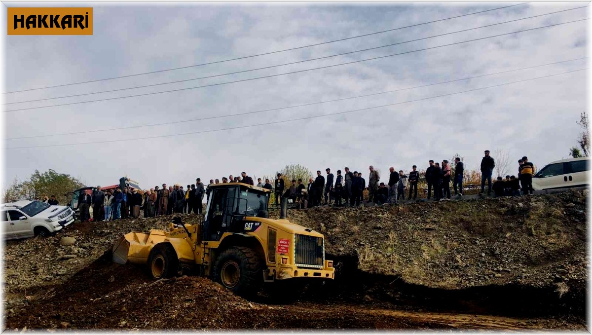 Kamyonla kamyonet çarpıştı: 2 yaralı